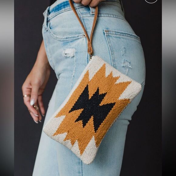 Panache collection WRISTLET - Picture 3 of 13